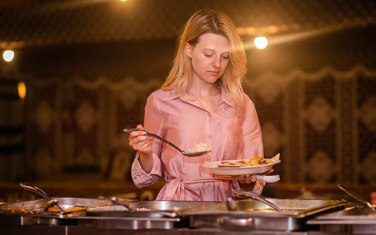 Desert safari dinner in Dubai with BBQ buffet under the stars