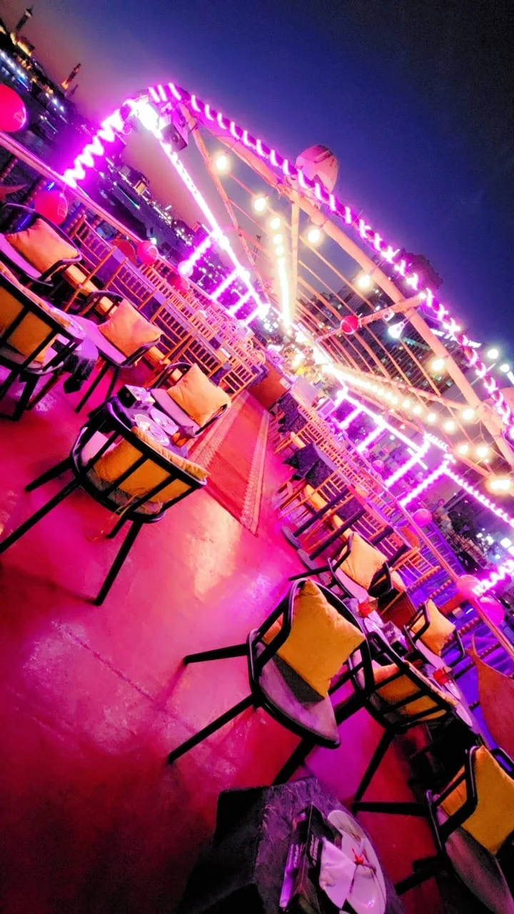 New Year evening dhow cruise on Deira Creek Dubai with live entertainment